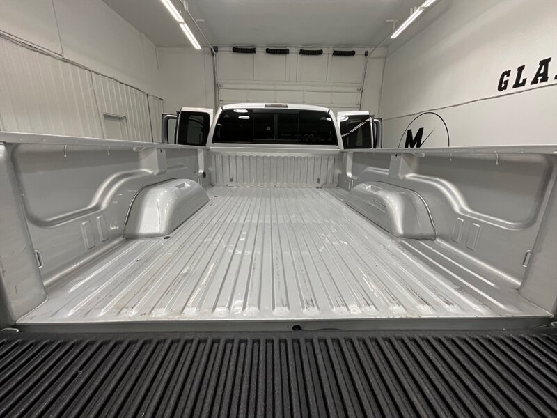 2001 Dodge Ram 3500 SLT Plus 4X4 /5.9L DIESEL/6-SPEED/ 27,000 MILES  / DUALLY / LONG BED / ZERO RUST / ORIGINAL 27K MILES - Photo 45 - Gladstone, OR 97027