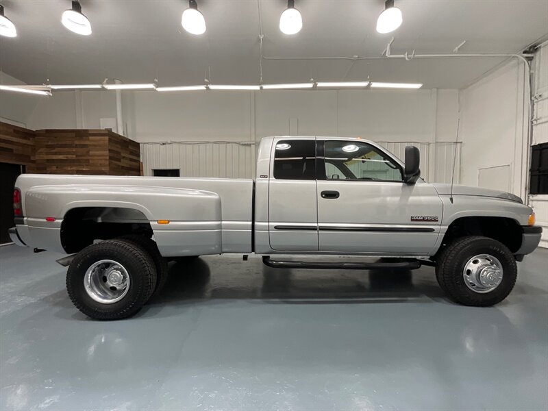 2001 Dodge Ram 3500 SLT Plus 4X4 /5.9L DIESEL/6-SPEED/ 27,000 MILES  / DUALLY / LONG BED / ZERO RUST / ORIGINAL 27K MILES - Photo 4 - Gladstone, OR 97027