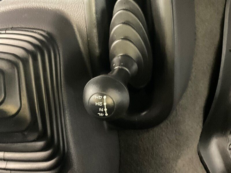 2001 Dodge Ram 3500 SLT Plus 4X4 /5.9L DIESEL/6-SPEED/ 27,000 MILES  / DUALLY / LONG BED / ZERO RUST / ORIGINAL 27K MILES - Photo 39 - Gladstone, OR 97027