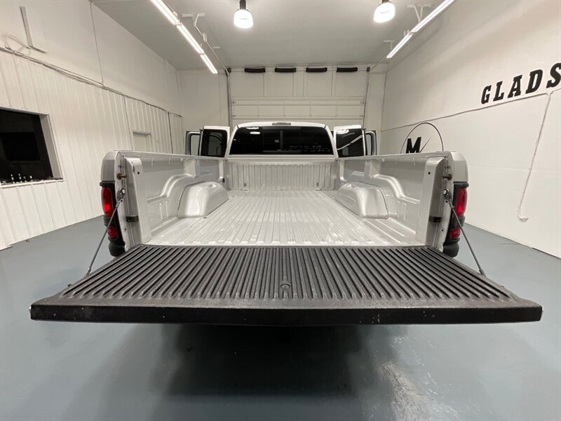 2001 Dodge Ram 3500 SLT Plus 4X4 /5.9L DIESEL/6-SPEED/ 27,000 MILES  / DUALLY / LONG BED / ZERO RUST / ORIGINAL 27K MILES - Photo 10 - Gladstone, OR 97027