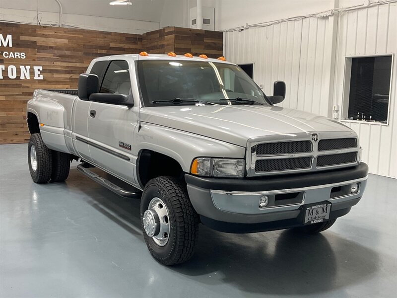 2001 Dodge Ram 3500 SLT Plus 4X4 /5.9L DIESEL/6-SPEED/ 27,000 MILES  / DUALLY / LONG BED / ZERO RUST / ORIGINAL 27K MILES - Photo 2 - Gladstone, OR 97027