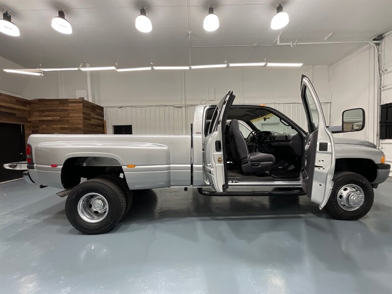 2001 Dodge Ram 3500 SLT Plus 4X4 /5.9L DIESEL/6-SPEED/ 27,000 MILES  / DUALLY / LONG BED / ZERO RUST / ORIGINAL 27K MILES - Photo 12 - Gladstone, OR 97027