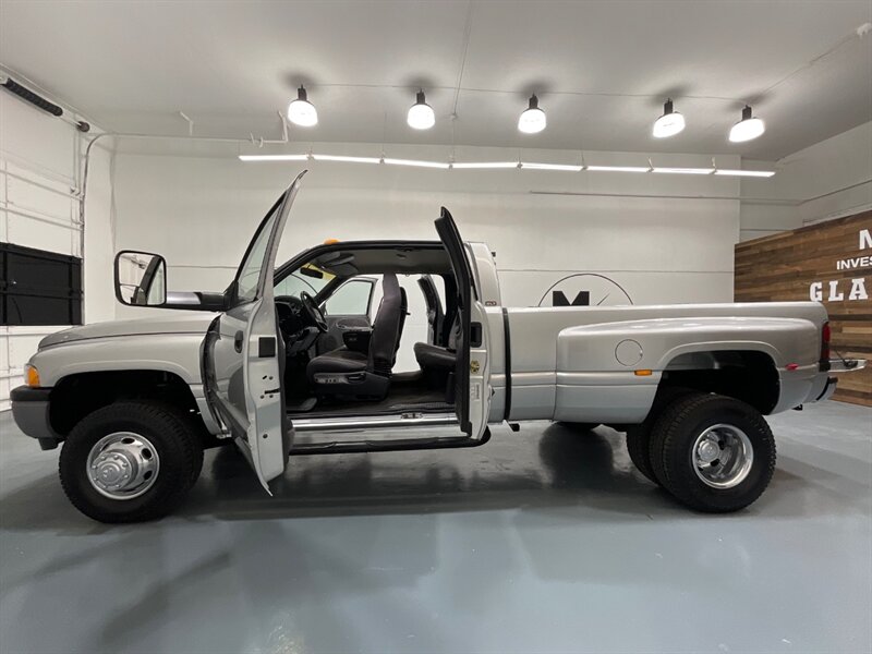 2001 Dodge Ram 3500 SLT Plus 4X4 /5.9L DIESEL/6-SPEED/ 27,000 MILES  / DUALLY / LONG BED / ZERO RUST / ORIGINAL 27K MILES - Photo 11 - Gladstone, OR 97027