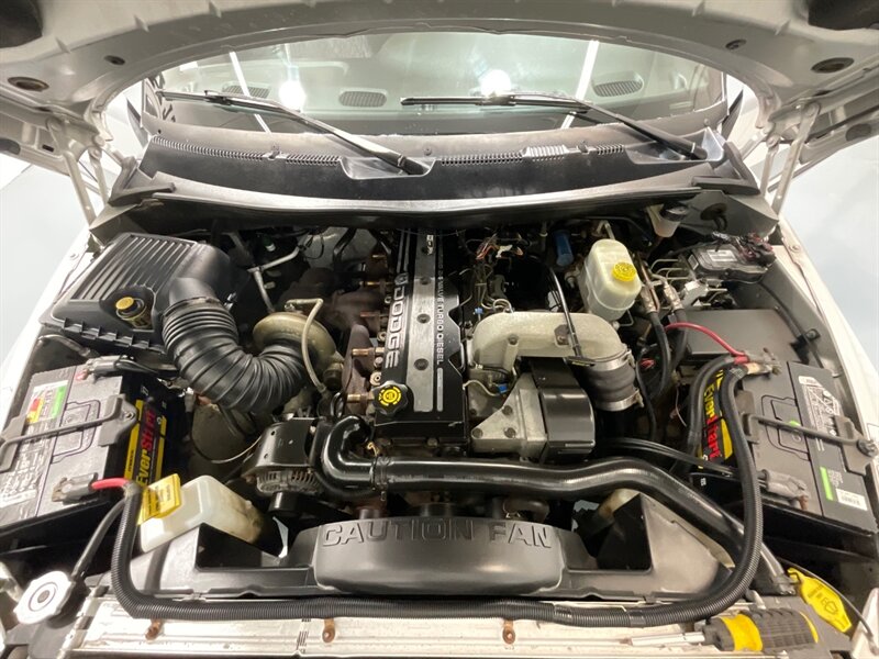 2001 Dodge Ram 3500 SLT Plus 4X4 /5.9L DIESEL/6-SPEED/ 27,000 MILES  / DUALLY / LONG BED / ZERO RUST / ORIGINAL 27K MILES - Photo 48 - Gladstone, OR 97027