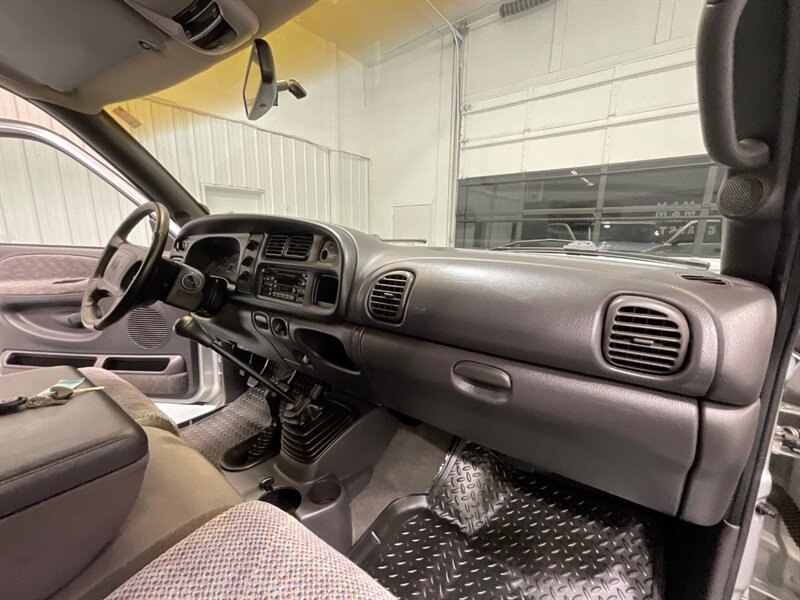 2001 Dodge Ram 3500 SLT Plus 4X4 /5.9L DIESEL/6-SPEED/ 27,000 MILES  / DUALLY / LONG BED / ZERO RUST / ORIGINAL 27K MILES - Photo 36 - Gladstone, OR 97027
