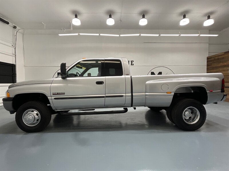 2001 Dodge Ram 3500 SLT Plus 4X4 /5.9L DIESEL/6-SPEED/ 27,000 MILES  / DUALLY / LONG BED / ZERO RUST / ORIGINAL 27K MILES - Photo 3 - Gladstone, OR 97027
