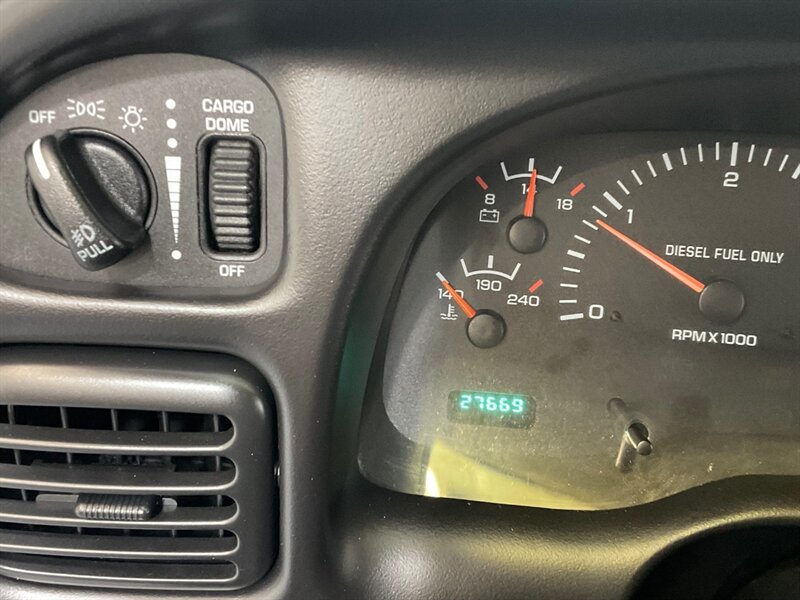 2001 Dodge Ram 3500 SLT Plus 4X4 /5.9L DIESEL/6-SPEED/ 27,000 MILES  / DUALLY / LONG BED / ZERO RUST / ORIGINAL 27K MILES - Photo 51 - Gladstone, OR 97027