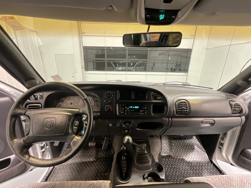 2001 Dodge Ram 3500 SLT Plus 4X4 /5.9L DIESEL/6-SPEED/ 27,000 MILES  / DUALLY / LONG BED / ZERO RUST / ORIGINAL 27K MILES - Photo 40 - Gladstone, OR 97027