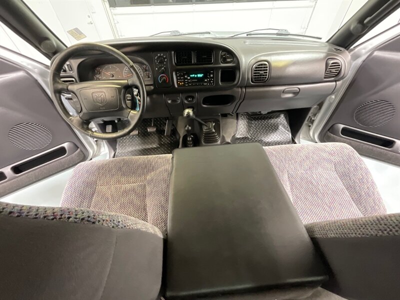 2001 Dodge Ram 3500 SLT Plus 4X4 /5.9L DIESEL/6-SPEED/ 27,000 MILES  / DUALLY / LONG BED / ZERO RUST / ORIGINAL 27K MILES - Photo 33 - Gladstone, OR 97027