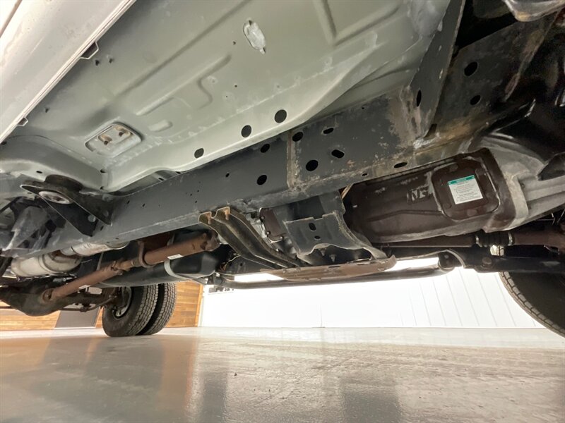 2001 Dodge Ram 3500 SLT Plus 4X4 /5.9L DIESEL/6-SPEED/ 27,000 MILES  / DUALLY / LONG BED / ZERO RUST / ORIGINAL 27K MILES - Photo 49 - Gladstone, OR 97027