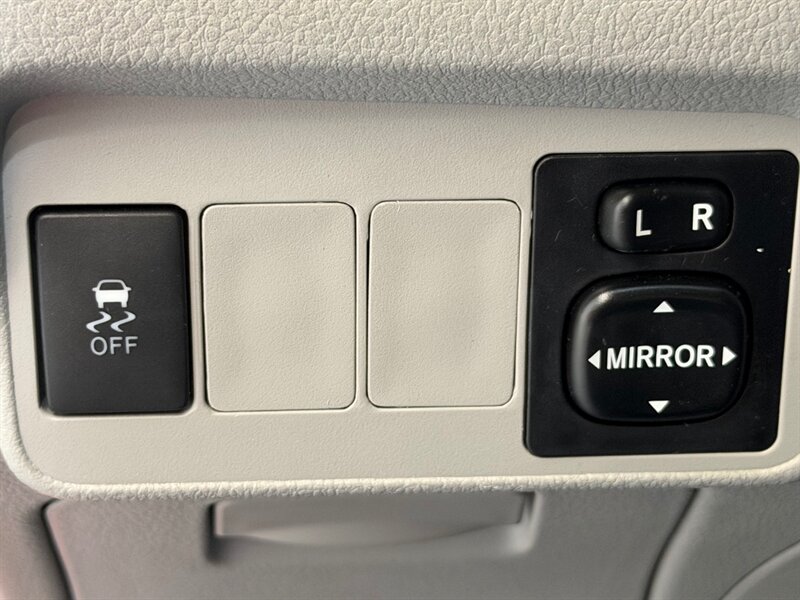 2013 Toyota Corolla LE 4dr Sedan 4cyl /Sunroof / 108k Miles - Photo 17 - Gladstone, OR 97027