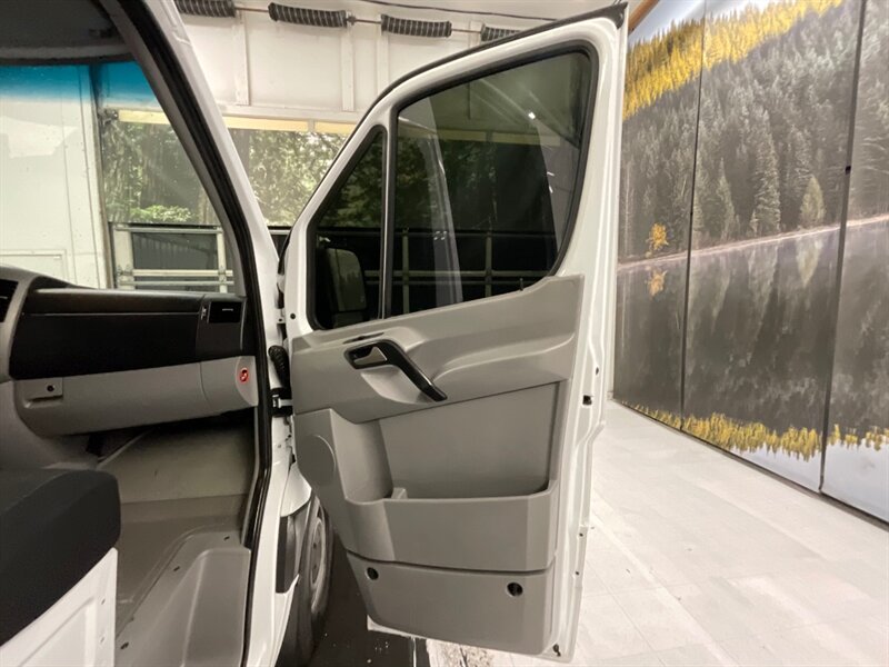 2018 Mercedes-Benz Sprinter 2500 Cargo Van 3.0L V6 DIESEL / HIGHROOF EXTENDED  / 1-OWNER /Backup Camera / HIGH ROOF / 170 " WB EXTENDED LENGTH / 97,000 MILES - Photo 32 - Gladstone, OR 97027