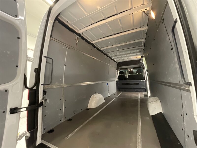 2018 Mercedes-Benz Sprinter 2500 Cargo Van 3.0L V6 DIESEL / HIGHROOF EXTENDED  / 1-OWNER /Backup Camera / HIGH ROOF / 170 " WB EXTENDED LENGTH / 97,000 MILES - Photo 11 - Gladstone, OR 97027