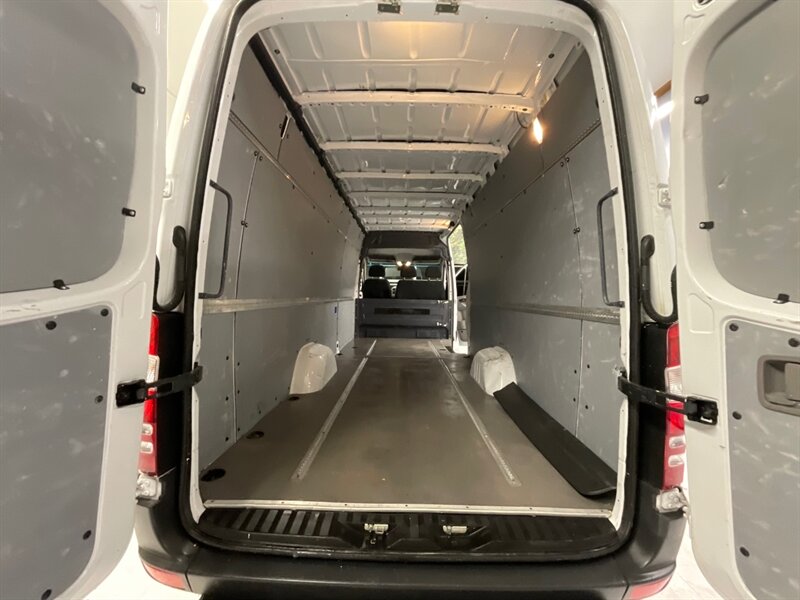 2018 Mercedes-Benz Sprinter 2500 Cargo Van 3.0L V6 DIESEL / HIGHROOF EXTENDED  / 1-OWNER /Backup Camera / HIGH ROOF / 170 " WB EXTENDED LENGTH / 97,000 MILES - Photo 10 - Gladstone, OR 97027