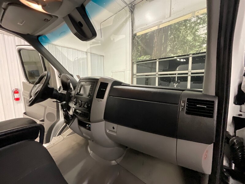 2018 Mercedes-Benz Sprinter 2500 Cargo Van 3.0L V6 DIESEL / HIGHROOF EXTENDED  / 1-OWNER /Backup Camera / HIGH ROOF / 170 " WB EXTENDED LENGTH / 97,000 MILES - Photo 17 - Gladstone, OR 97027