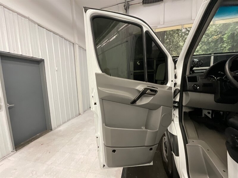 2018 Mercedes-Benz Sprinter 2500 Cargo Van 3.0L V6 DIESEL / HIGHROOF EXTENDED  / 1-OWNER /Backup Camera / HIGH ROOF / 170 " WB EXTENDED LENGTH / 97,000 MILES - Photo 31 - Gladstone, OR 97027