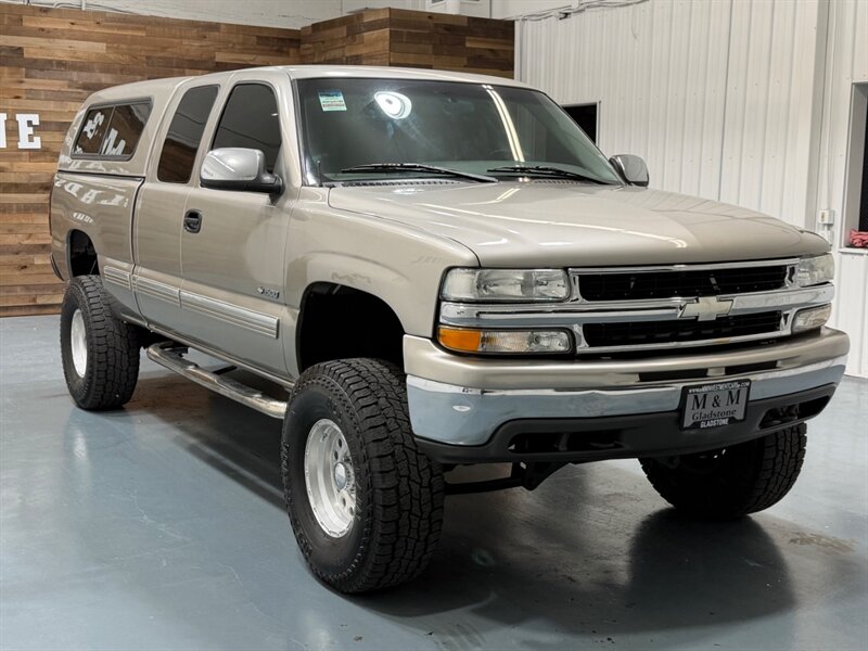 2000 Chevrolet Silverado 1500 LS 4X4 / 4.8L V8 / LIFTED / ZERO RUST  / SHORT BED - Photo 2 - Gladstone, OR 97027