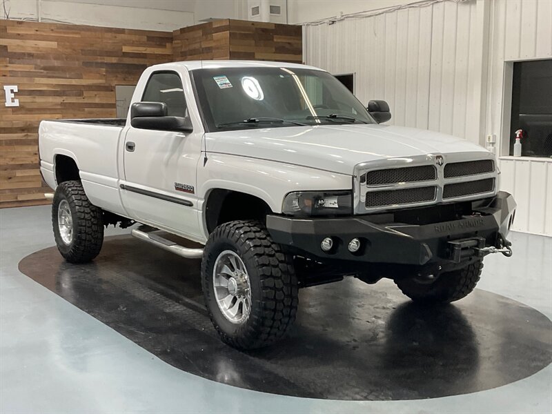 2001 Dodge Ram 2500 2dr 4X4 / 5.9L DIESEL / 6-SPEED / 87,000 MILES  / 1-OWNER / NO RUST - Photo 2 - Gladstone, OR 97027