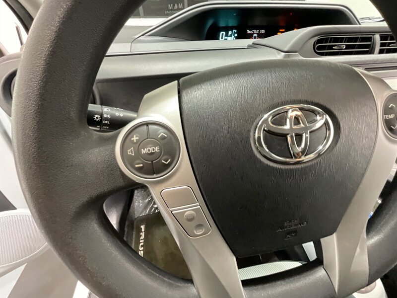 2014 Toyota Prius C Two Hatchback / Hybrid / NEW TIRES /68K MILES   - Photo 40 - Gladstone, OR 97027