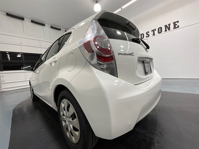 2014 Toyota Prius C Two Hatchback / Hybrid / NEW TIRES /68K MILES   - Photo 36 - Gladstone, OR 97027