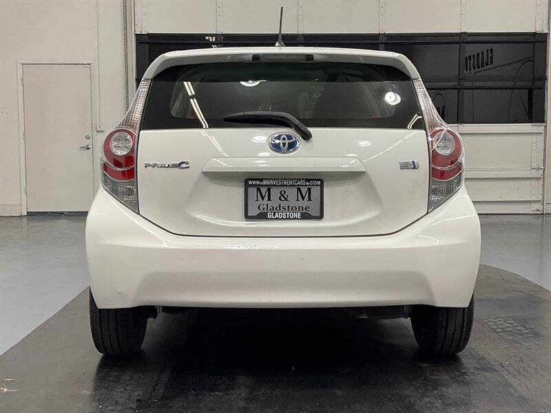 2014 Toyota Prius C Two Hatchback / Hybrid / NEW TIRES /68K MILES   - Photo 6 - Gladstone, OR 97027