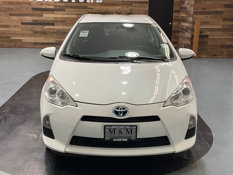 2014 Toyota Prius C Two Hatchback / Hybrid / NEW TIRES /68K MILES   - Photo 5 - Gladstone, OR 97027