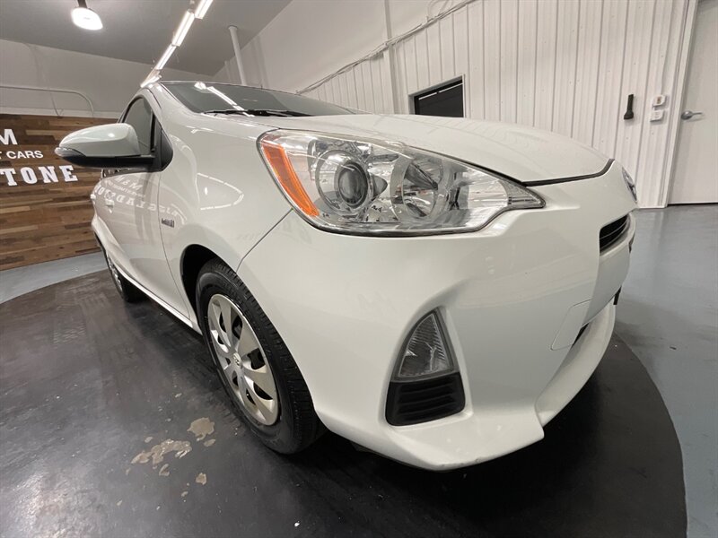 2014 Toyota Prius C Two Hatchback / Hybrid / NEW TIRES /68K MILES   - Photo 34 - Gladstone, OR 97027