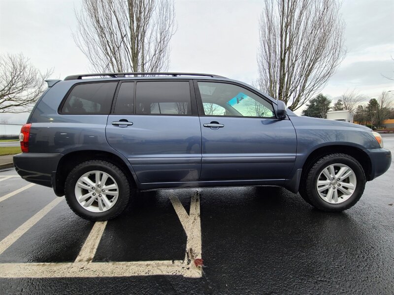 2006 Toyota Highlander Hybrid  / Limited / ALL WHEEL DRIVE / SUN ROOF / LOADED / NEW TIRES / RECORDS - Photo 4 - Portland, OR 97217