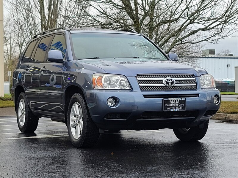 2006 Toyota Highlander Hybrid  / Limited / ALL WHEEL DRIVE / SUN ROOF / LOADED / NEW TIRES / RECORDS - Photo 2 - Portland, OR 97217