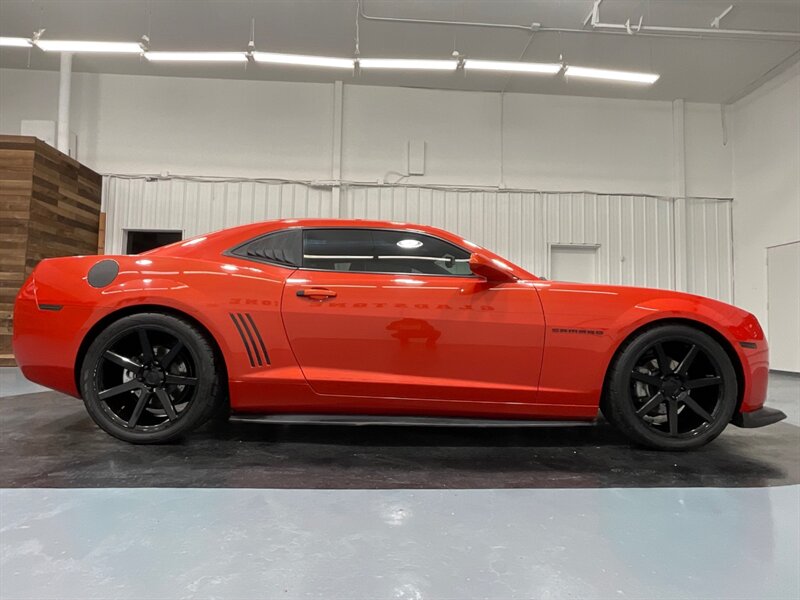 2011 Chevrolet Camaro LT Coupe / RS PKG /Leather Heated Seats/ 79K MILES  / SHARP - Photo 4 - Gladstone, OR 97027