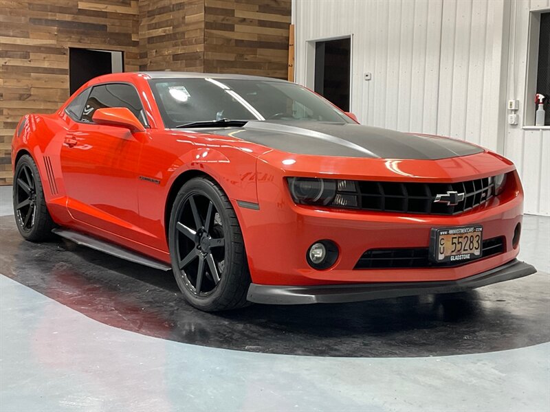 2011 Chevrolet Camaro LT Coupe / RS PKG /Leather Heated Seats/ 79K MILES  / SHARP - Photo 2 - Gladstone, OR 97027