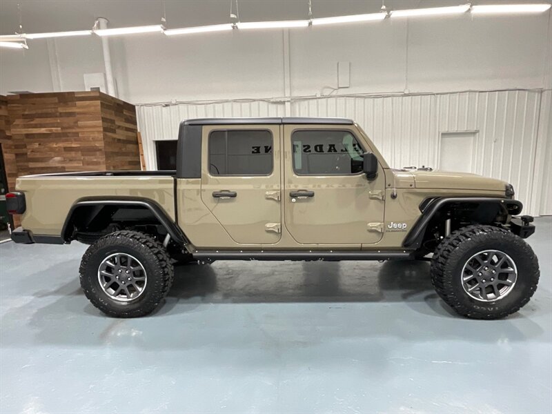 2020 Jeep Gladiator Overland Pickup 4X4 /3.6L V6 / HARD TOP /LIFTED  / LIFTED w.35 " MUD TIRES / CUSTOM BUMPERS & WINCH /ZERO RUST / ONLY 29,000 MILES - Photo 4 - Gladstone, OR 97027