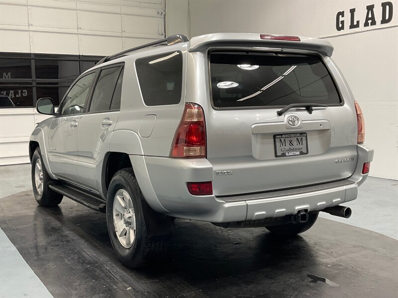 2004 Toyota 4Runner SR5 Sport Utility 4X4 / 4.0L V6 / Sunroof / LOCAL  / ZERO RUST - Photo 8 - Gladstone, OR 97027