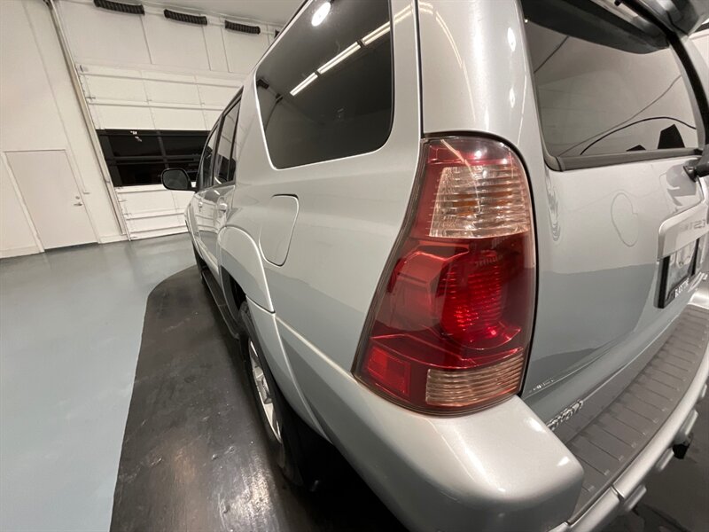 2004 Toyota 4Runner SR5 Sport Utility 4X4 / 4.0L V6 / Sunroof / LOCAL  / ZERO RUST - Photo 28 - Gladstone, OR 97027