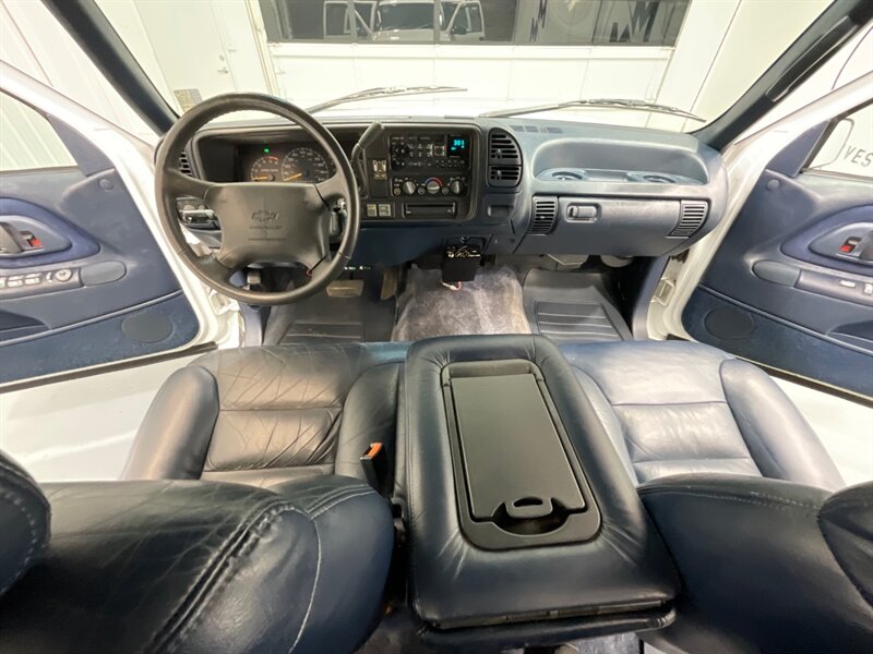 1996 Chevrolet Suburban K2500 Sport Utility 4X4 / 7.4L V8 / 129K MILES  / THIRD SEAT - Photo 22 - Gladstone, OR 97027