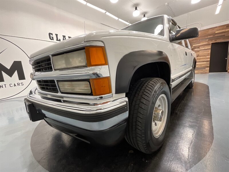 1996 Chevrolet Suburban K2500 Sport Utility 4X4 / 7.4L V8 / 129K MILES  / THIRD SEAT - Photo 29 - Gladstone, OR 97027