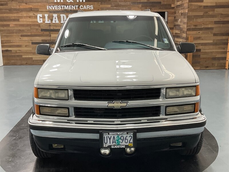 1996 Chevrolet Suburban K2500 Sport Utility 4X4 / 7.4L V8 / 129K MILES  / THIRD SEAT - Photo 5 - Gladstone, OR 97027