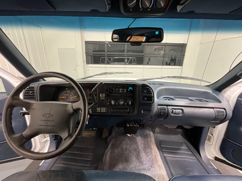 1996 Chevrolet Suburban K2500 Sport Utility 4X4 / 7.4L V8 / 129K MILES  / THIRD SEAT - Photo 36 - Gladstone, OR 97027