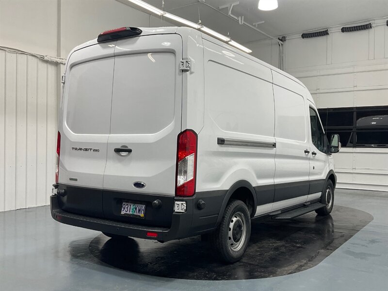 2018 Ford Transit 250 CARGO VAN / V6 ECOBOOST / MEDIUM ROOF LWB  / Backup Camera / 1-OWNER - Photo 9 - Gladstone, OR 97027