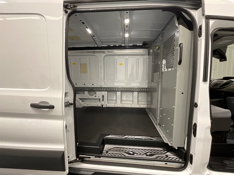 2018 Ford Transit 250 CARGO VAN / V6 ECOBOOST / MEDIUM ROOF LWB  / Backup Camera / 1-OWNER - Photo 16 - Gladstone, OR 97027