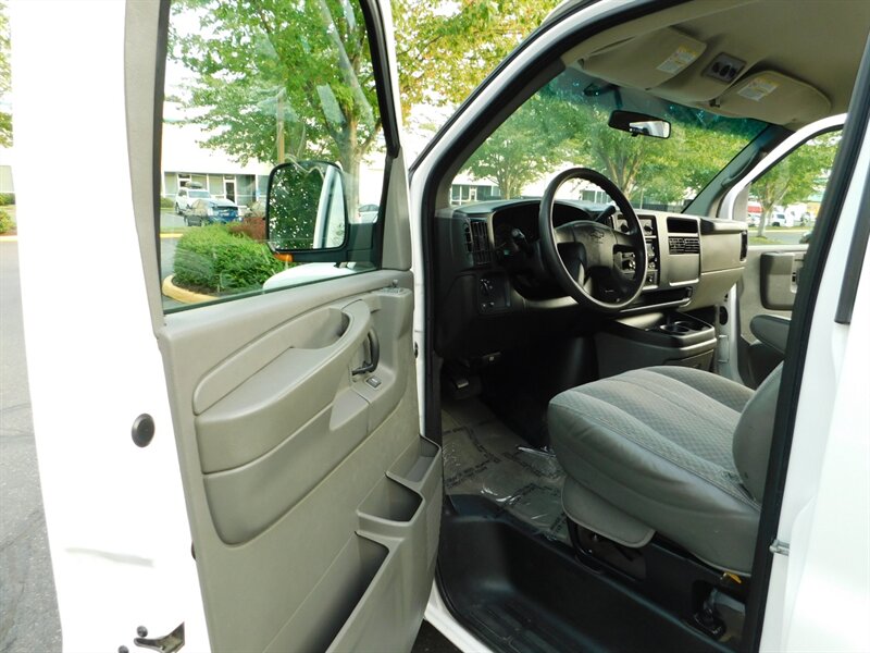 2006 Chevrolet Express Passenger LS 3500 1-TON / 15-Passenger / LOW MILES   - Photo 13 - Portland, OR 97217