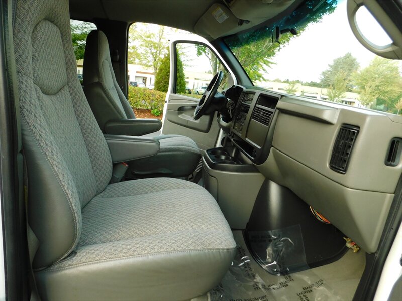 2006 Chevrolet Express Passenger LS 3500 1-TON / 15-Passenger / LOW MILES   - Photo 17 - Portland, OR 97217