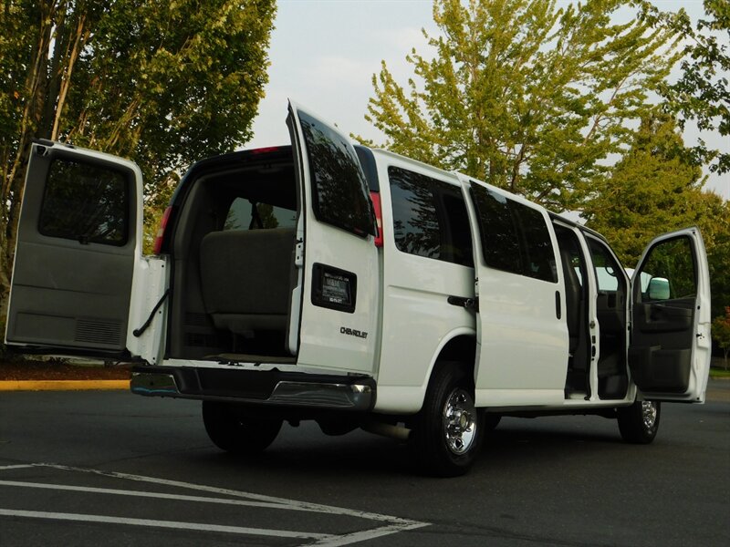 2006 Chevrolet Express Passenger LS 3500 1-TON / 15-Passenger / LOW MILES   - Photo 28 - Portland, OR 97217