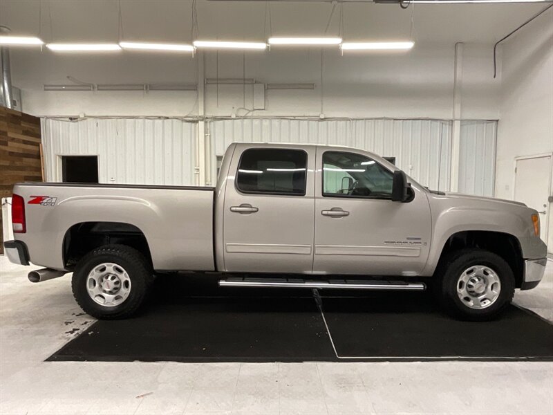 2007 GMC Sierra 2500 SLT Crew Cab 4X4 / 6.6L DIESEL / ONLY 70,000 MILES  / Leather & Heated Seats / LOCAL - Photo 4 - Gladstone, OR 97027