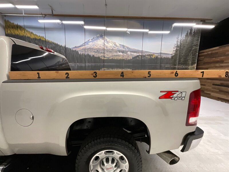 2007 GMC Sierra 2500 SLT Crew Cab 4X4 / 6.6L DIESEL / ONLY 70,000 MILES  / Leather & Heated Seats / LOCAL - Photo 9 - Gladstone, OR 97027