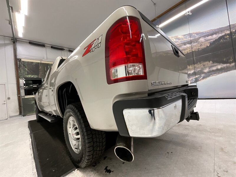 2007 GMC Sierra 2500 SLT Crew Cab 4X4 / 6.6L DIESEL / ONLY 70,000 MILES  / Leather & Heated Seats / LOCAL - Photo 47 - Gladstone, OR 97027