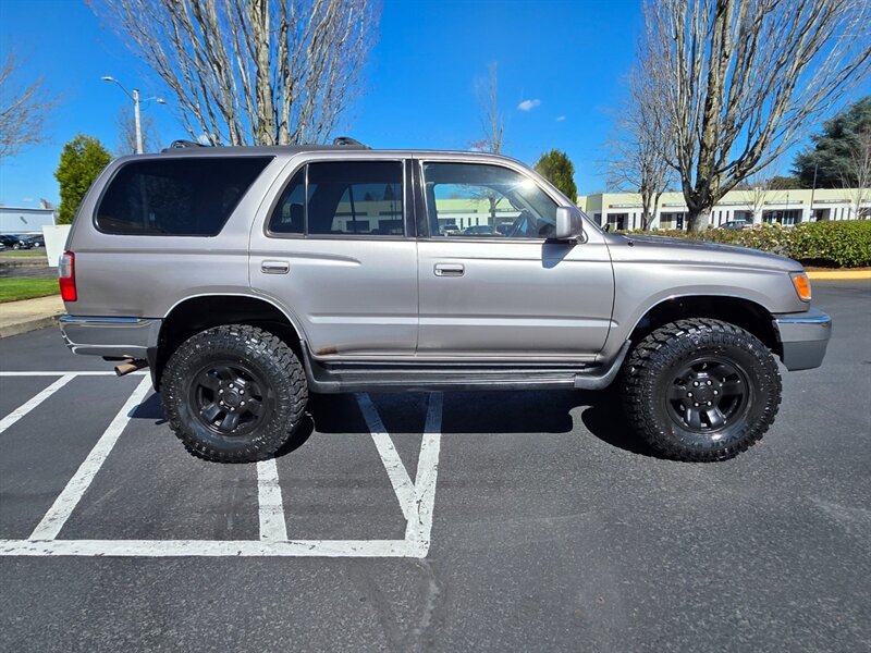 2001 Toyota 4Runner SR5 4X4 / V6 3.4L / TIMING BELT + WATER PUMP DONE  / BILSTEIN SUSPENSION LIFT / BRAND NEW TIRES / LOW MILES / ZERO RUST - Photo 4 - Portland, OR 97217