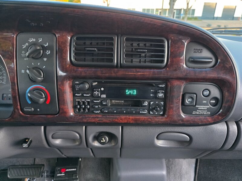 1998 Dodge Ram 3500 DUALLY 4X4 12-VALVE 5.9L CUMMINS DIESEL / LONG BED / LARAMIE / 12V / 1-TON / LOW MILES - Photo 17 - Portland, OR 97217