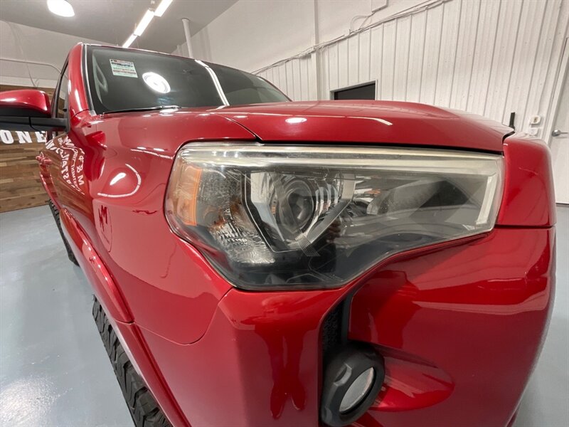 2016 Toyota 4Runner SR5 Sport Utility 4X4 / LIFTED w. BF GOODRICH TIRE  / XD WHEELS/ ZERO RUST - Photo 28 - Gladstone, OR 97027