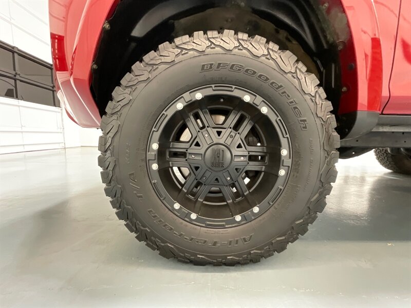 2016 Toyota 4Runner SR5 Sport Utility 4X4 / LIFTED w. BF GOODRICH TIRE  / XD WHEELS/ ZERO RUST - Photo 23 - Gladstone, OR 97027